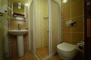 Suzanne Hotel & Restaurant