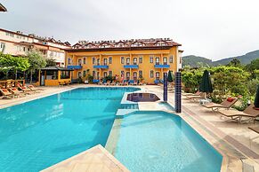 Suzanne Hotel & Restaurant