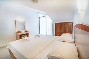 Suzanne Hotel & Restaurant