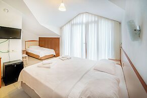 Suzanne Hotel & Restaurant