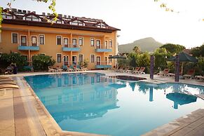 Suzanne Hotel & Restaurant