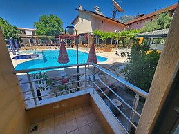 Suzanne Hotel & Restaurant