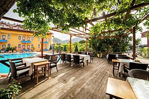 Suzanne Hotel & Restaurant