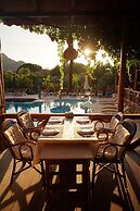 Suzanne Hotel & Restaurant