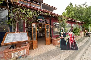 Suzanne Hotel & Restaurant