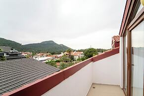 Suzanne Hotel & Restaurant