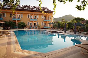 Suzanne Hotel & Restaurant