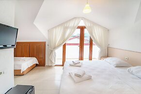 Suzanne Hotel & Restaurant