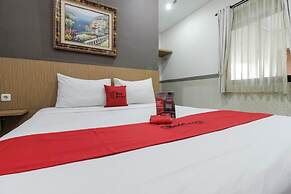 RedDoorz Plus @ Tuparev Cirebon