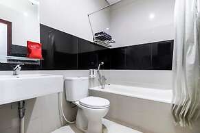 RedDoorz Plus @ Tuparev Cirebon