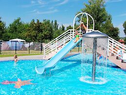 Happy Camp mobile homes in Füred Camping