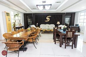 Quezon Premier Hotel Candelaria
