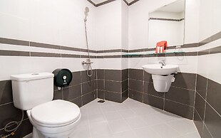 RedDoorz Plus near Lotte Mart D7