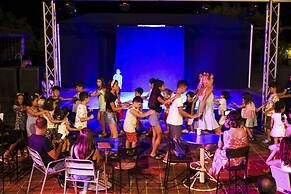 Akay Garden Family Club