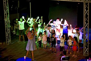 Akay Garden Family Club