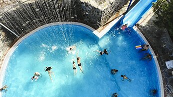 Akay Garden Family Club