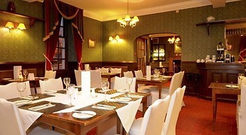 Ferrybridge Hotel