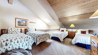 Snowcreek IV 622 Light, Bright and Updated, Walk to Snowcreek Athletic