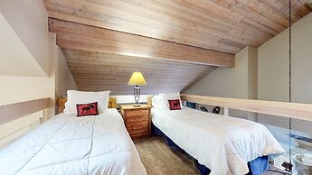 Snowcreek IV 622 Light, Bright and Updated, Walk to Snowcreek Athletic