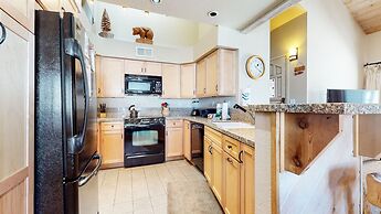 Snowcreek IV 622 Light, Bright and Updated, Walk to Snowcreek Athletic