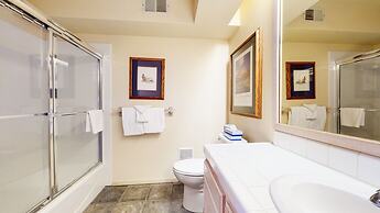 Snowcreek IV 622 Light, Bright and Updated, Walk to Snowcreek Athletic