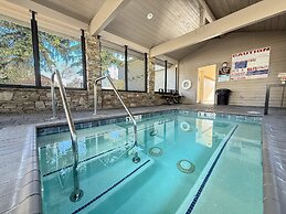 Snowcreek IV 622 Light, Bright and Updated, Walk to Snowcreek Athletic