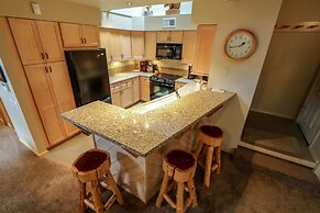 Snowcreek IV 622 Light, Bright and Updated, Walk to Snowcreek Athletic