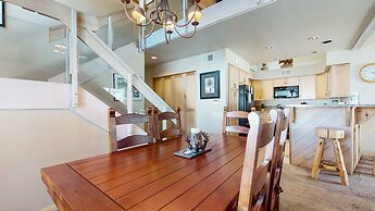 Snowcreek IV 622 Light, Bright and Updated, Walk to Snowcreek Athletic