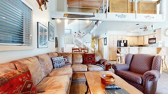 Snowcreek IV 622 Light, Bright and Updated, Walk to Snowcreek Athletic