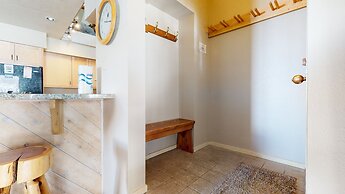 Snowcreek IV 622 Light, Bright and Updated, Walk to Snowcreek Athletic