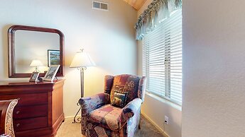 Snowcreek IV 622 Light, Bright and Updated, Walk to Snowcreek Athletic