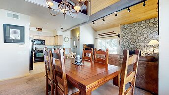 Snowcreek IV 622 Light, Bright and Updated, Walk to Snowcreek Athletic