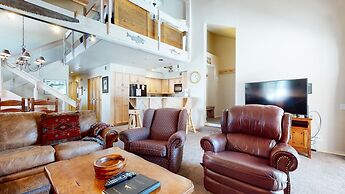 Snowcreek IV 622 Light, Bright and Updated, Walk to Snowcreek Athletic