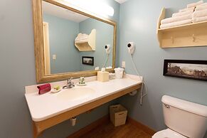 Essenhaus Inn & Conference Center