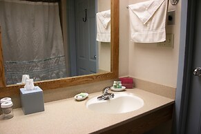 Essenhaus Inn & Conference Center