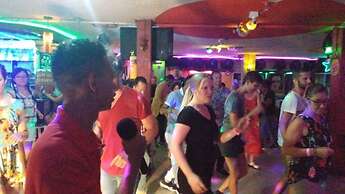 La Casa de Adry - Hostal - Hostel