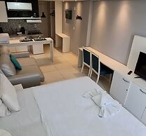 Laguna Beach Flat by AFT