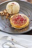 Hidden Lake Hotel and Apartments