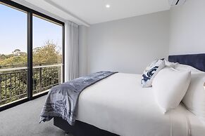 Hidden Lake Hotel and Apartments