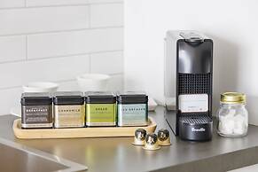 Hidden Lake Hotel and Apartments