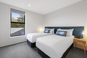 Hidden Lake Hotel and Apartments