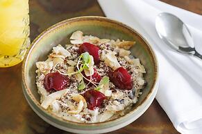 Hidden Lake Hotel and Apartments