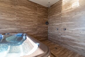 Hidden Lake Hotel and Apartments