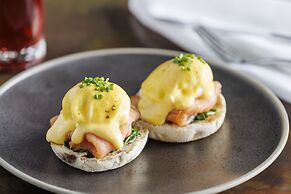 Hidden Lake Hotel and Apartments