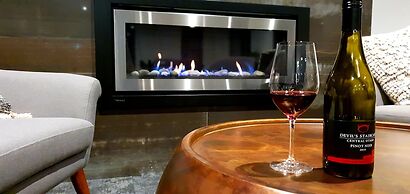 Hidden Lake Hotel and Apartments