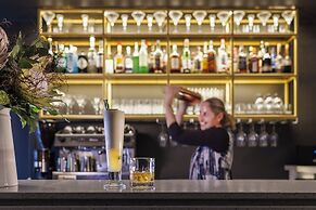 Hidden Lake Hotel and Apartments