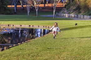 Hidden Lake Hotel and Apartments