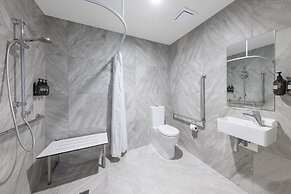 Hidden Lake Hotel and Apartments