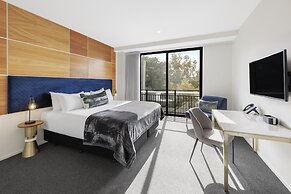 Hidden Lake Hotel and Apartments