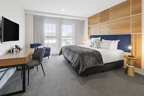 Hidden Lake Hotel and Apartments